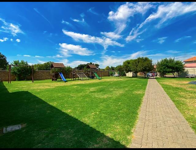2 BEDROOM APARTMENT FOR SALE IN COMET